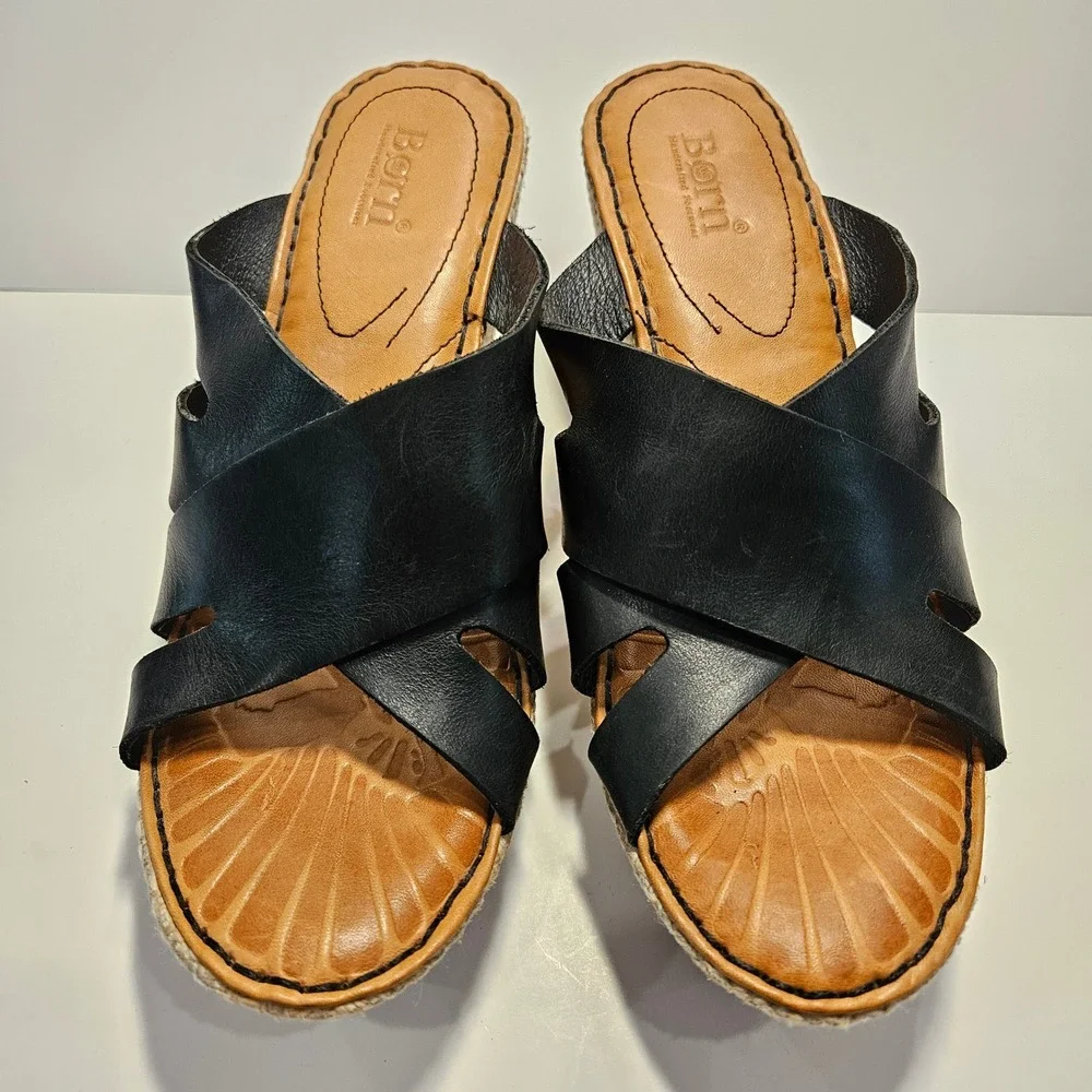 Born leather wedge